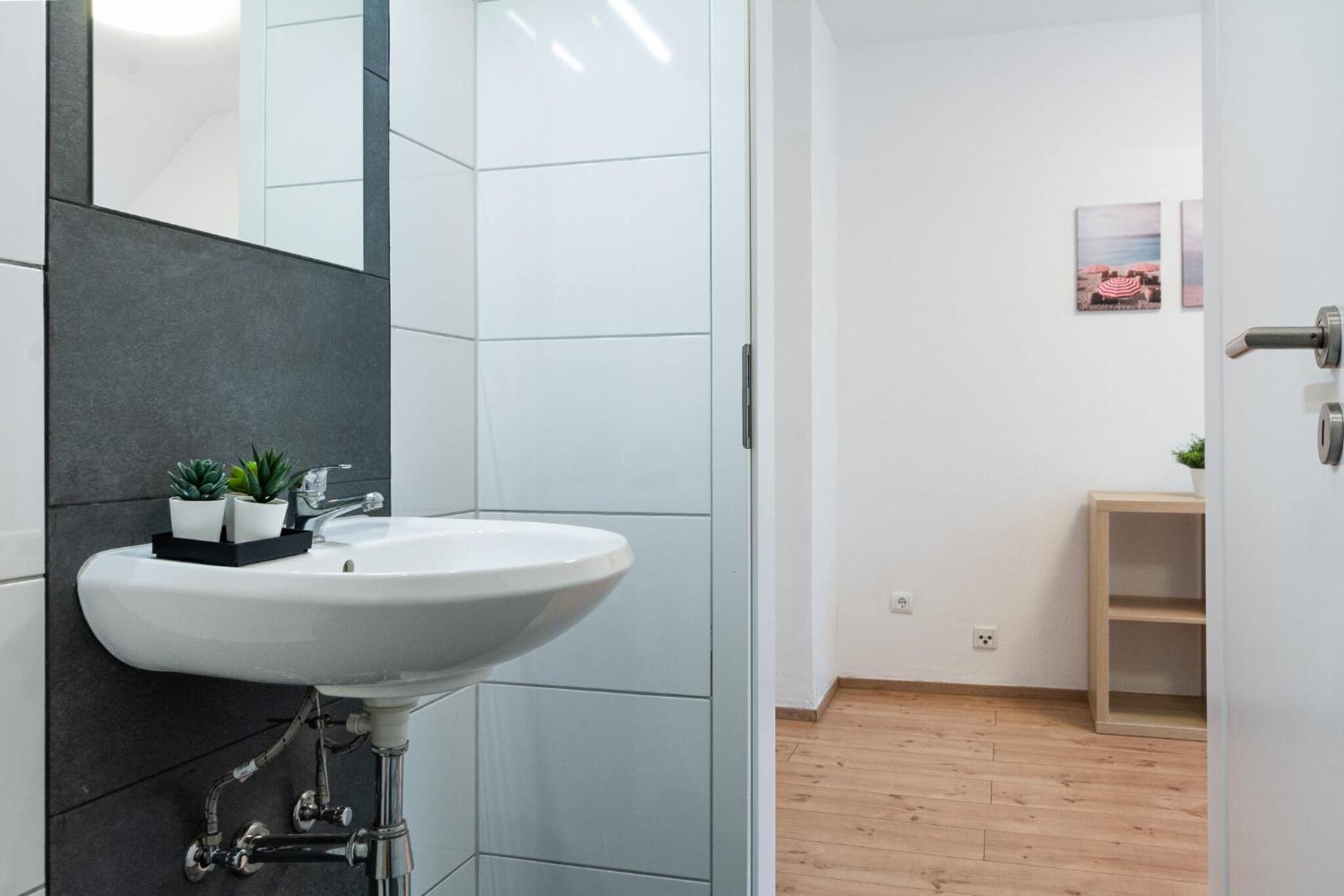 T&K Apartments - Apartments 20 Min To Messe Dus Крефелд Екстериор снимка